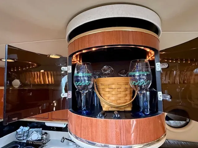 Slide: The Image of Interior of 1998 Sea Ray 500 Sundancer with glasses and basket. - 27