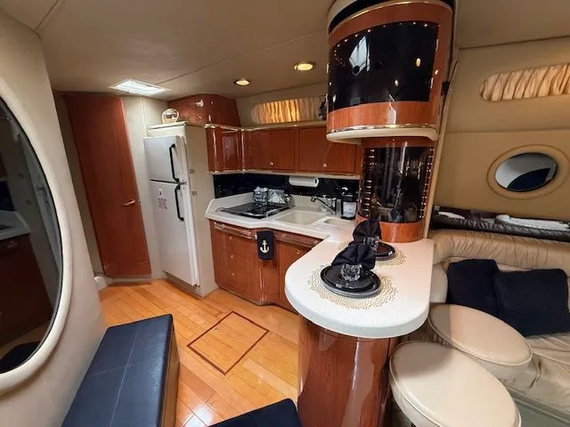 Slide: The Image of Interior of 1998 Sea Ray 500 Sundancer yacht. - 28