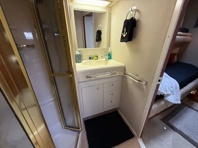 Slide: The Image of Sea Ray 500 Sundancer 1998 bathroom with shower and sink. - 29
