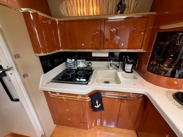 Slide: The Image of Kitchen area of the 1998 Sea Ray 500 Sundancer yacht. - 32