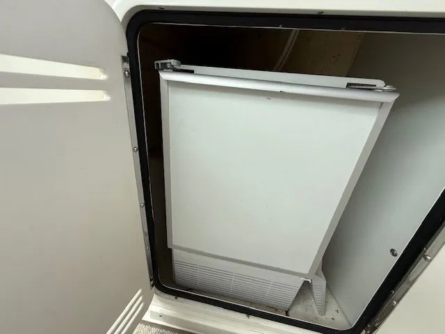 Slide: The Image of Refrigerator in a 1998 Sea Ray 500 Sundancer yacht. - 40