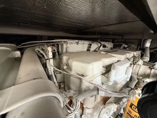 Slide: The Image of Engine compartment of a 1998 Sea Ray 500 Sundancer boat. - 46