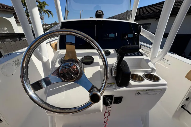 Slide: The Image of 2014 Sportsman Heritage 231 Center Console steering wheel and controls. - 28