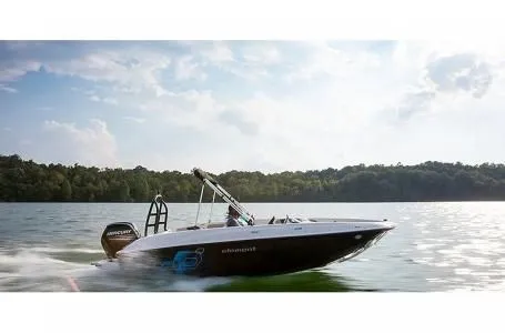 Slide: The Image of Bayliner 180EL 2022 - 3