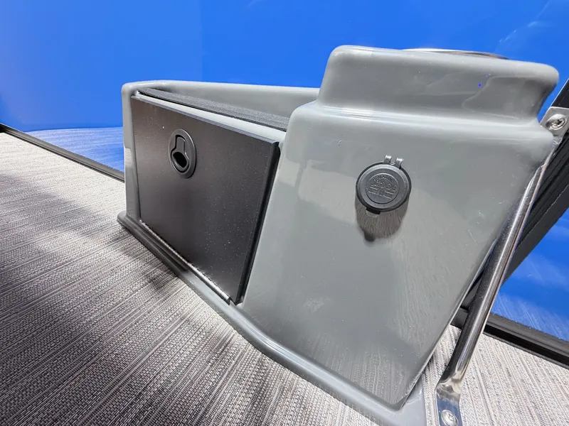 Slide: The Image of Sylvan L5 LZ DH 2026 boat detailing with gray panel and socket. - 33