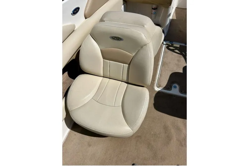 Slide: The Image of Beige seat of 2003 Chaparral 183 SS boat, featuring plush upholstery and ergonomic design. - 31