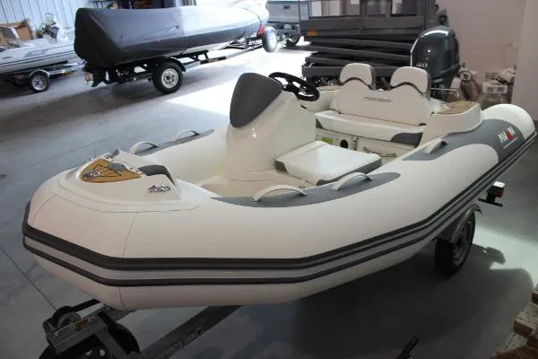 Slide: The Image of Avon Seasport 360 Deluxe NEO 40hp In Stock 2018 - 3