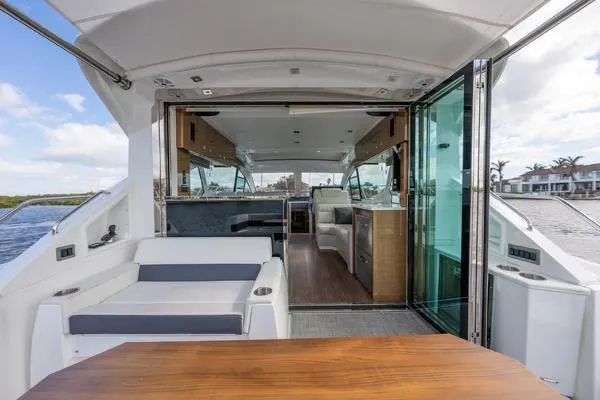 Slide: The Image of Cruisers 50 Cantius 2018 - 7