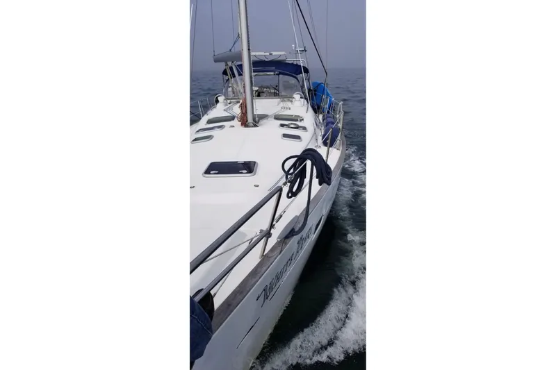 Slide: The Image of Sailing yacht Beneteau 423, 2003 model, cruising on open water. - 28