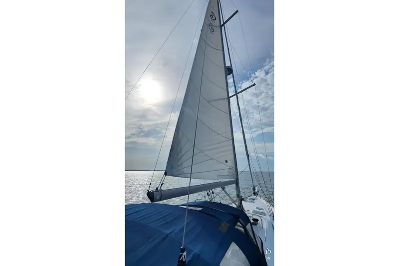 Slide: The Image of Sailing on a 2003 Beneteau 423 yacht under a clear sky. - 32