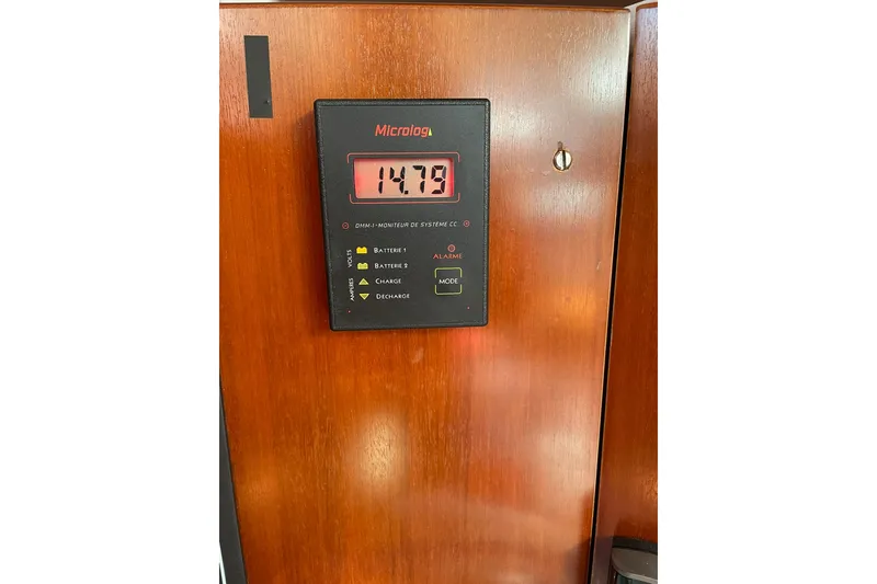 Slide: The Image of Microlog display on 2003 Beneteau 423 yacht, showing voltage reading of 14.79. - 43
