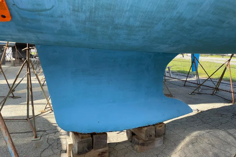 Slide: The Image of Blue keel of a 2003 Beneteau 423 sailboat on stands. - 45
