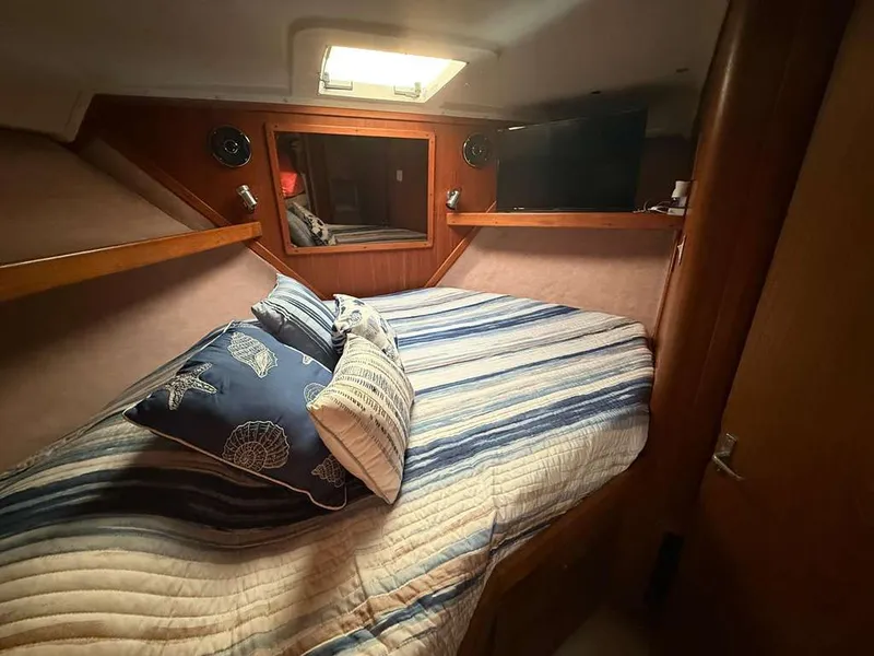 Slide: The Image of Interior of 1995 Luhrs Tournament 350 yacht cabin. - 15