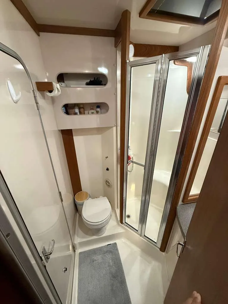 Slide: The Image of 1995 Luhrs Tournament 350 yacht bathroom interior. - 7