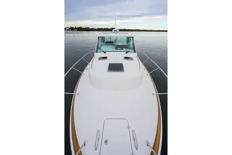 Slide: The Image of Hinckley 40X Renie Vie- Bow - 29