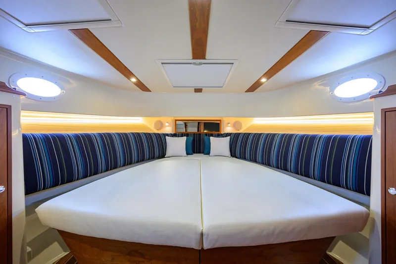 Slide: The Image of Hinckley 40X Renie Vie-Daybed Forward - 53