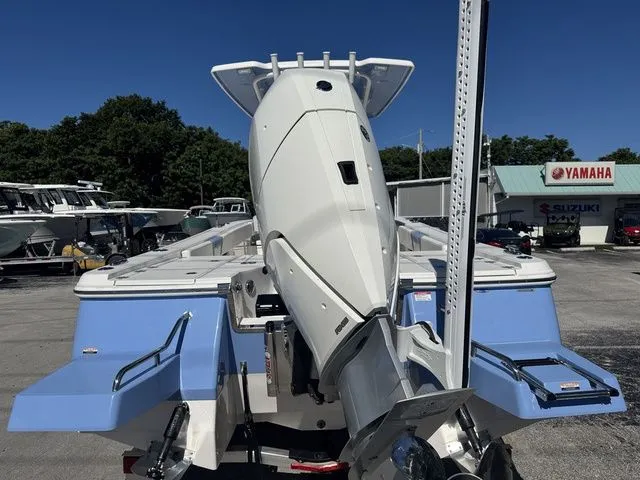 Slide: The Image of Robalo 266 Cayman 2026 - 5