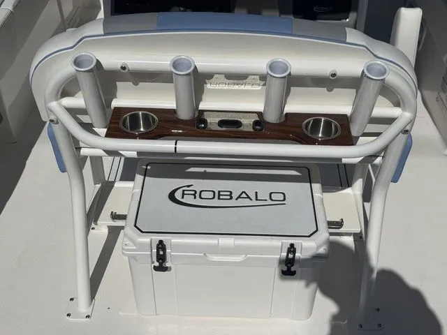 Slide: The Image of Robalo 266 Cayman 2026 - 9