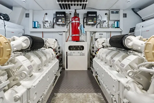 Slide: The Image of Ferretti 850 2018 - 131