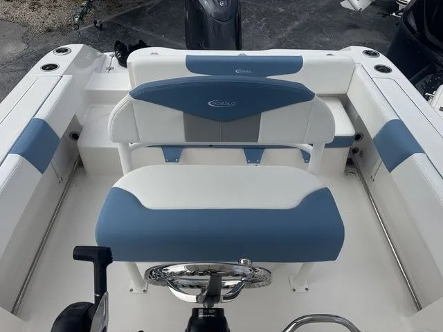 Slide: The Image of Robalo R202 Explorer 2026 - 15
