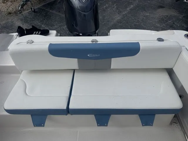 Slide: The Image of Robalo R202 Explorer 2026 - 17