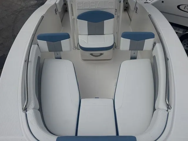Slide: The Image of Robalo R202 Explorer 2026 - 9
