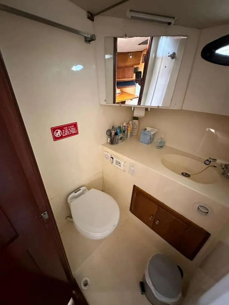Slide: The Image of Bathroom in Atlantic 34 Express boat, year 1988. - 15