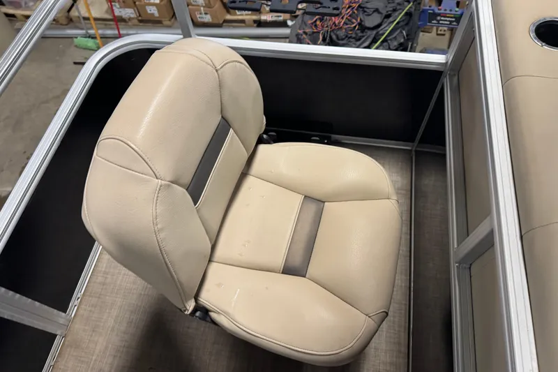Slide: The Image of Beige captain's chair on 2022 Sun Tracker Bass Buggy 18 DLX pontoon boat. - 18