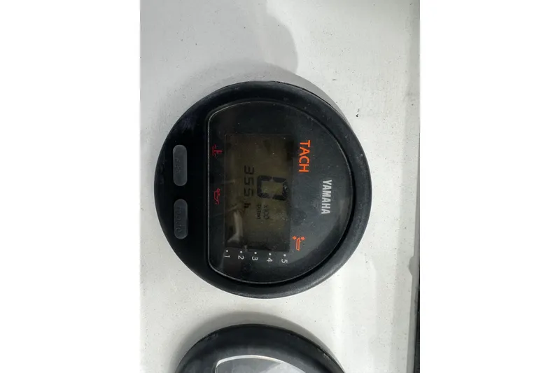 Slide: The Image of Yamaha tachometer on 2015 Sea Hunt Ultra 211 boat dashboard. - 11