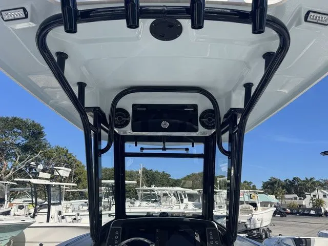 Slide: The Image of Robalo R250 Center Console 2026 - 13