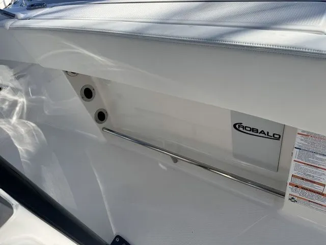 Slide: The Image of Robalo R250 Center Console 2026 - 23