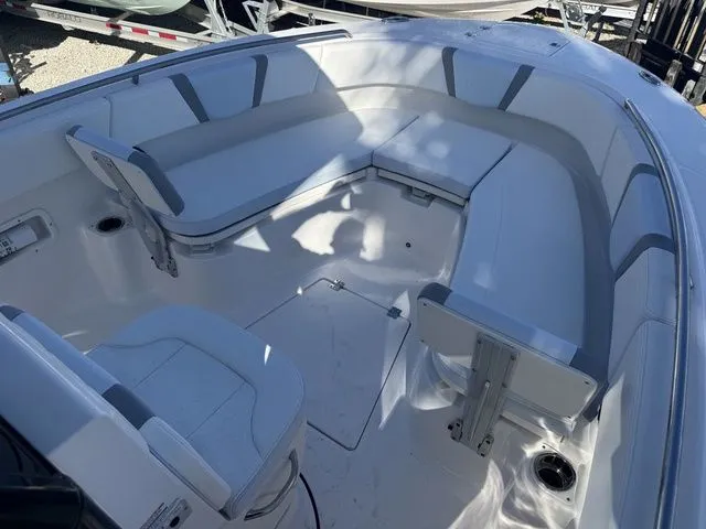 Slide: The Image of Robalo R250 Center Console 2026 - 25