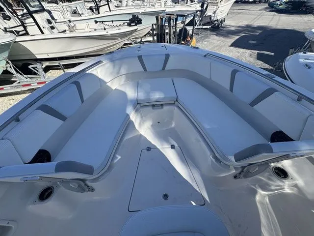 Slide: The Image of Robalo R250 Center Console 2026 - 26