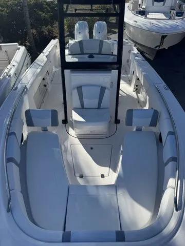 Slide: The Image of Robalo R250 Center Console 2026 - 28