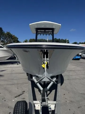 Slide: The Image of Robalo R250 Center Console 2026 - 3