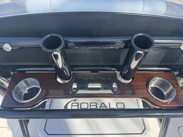 Slide: The Image of Robalo R250 Center Console 2026 - 33