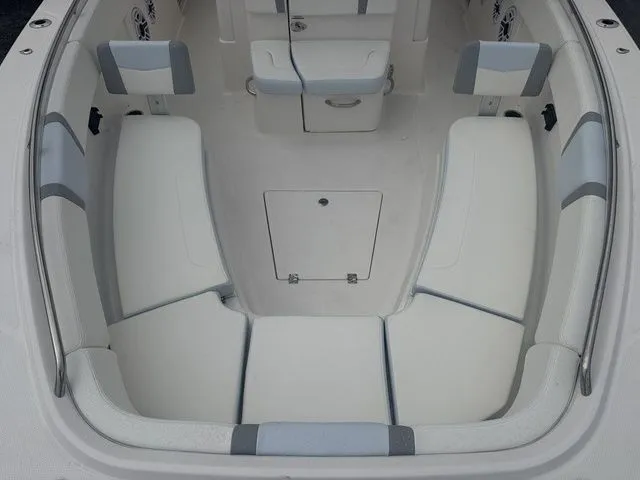 Slide: The Image of Robalo R300 Center Console 2025 - 23