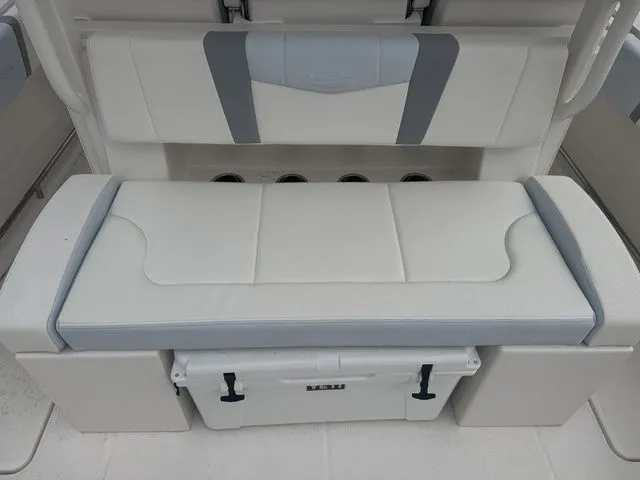 Slide: The Image of Robalo R300 Center Console 2025 - 6