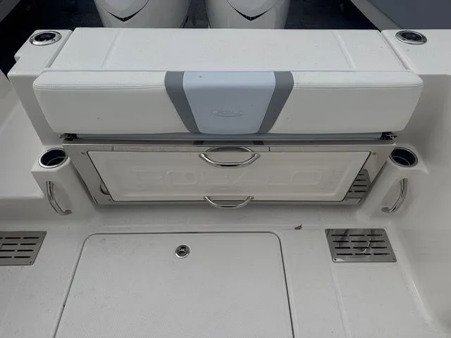 Slide: The Image of Robalo R300 Center Console 2025 - 7
