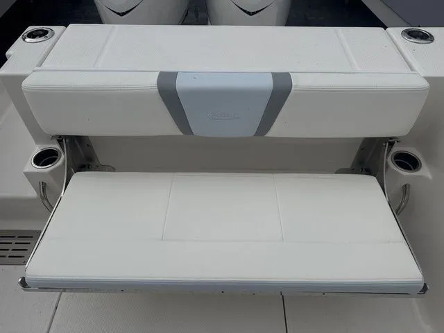 Slide: The Image of Robalo R300 Center Console 2025 - 8