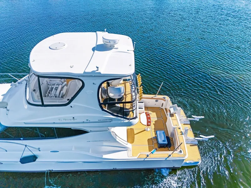 Slide: The Image of 2007 Silverton 45 Convertible Yacht on calm water. - 5