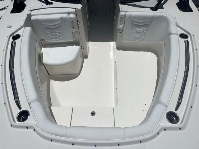Slide: The Image of Robalo R317 Dual Console 2021 - 11