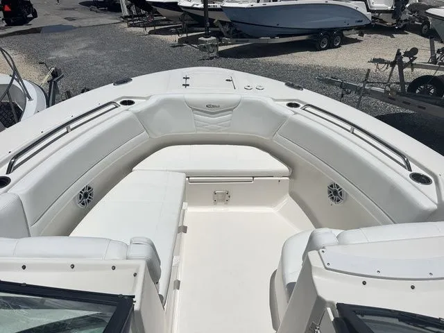 Slide: The Image of Robalo R317 Dual Console 2021 - 16