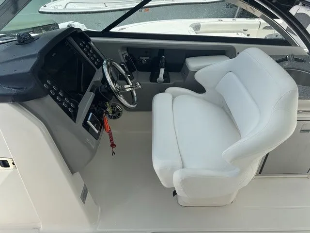Slide: The Image of Robalo R317 Dual Console 2021 - 17