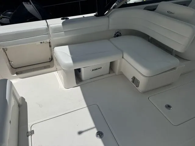 Slide: The Image of Robalo R317 Dual Console 2021 - 5