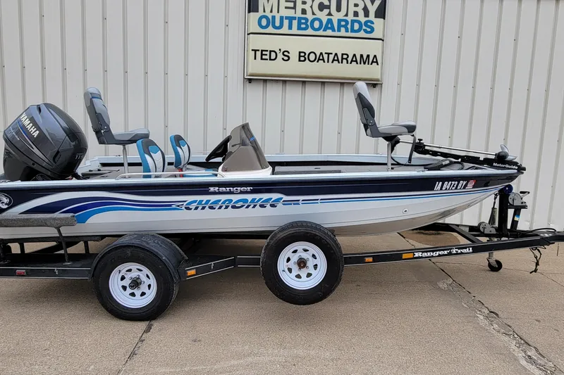 The Image of 1999 Ranger 107 Cherokee boat on trailer, displayed at Ted's Boatarama. - 0