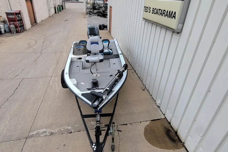 Slide: The Image of 1999 Ranger 107 Cherokee boat parked outside Ted's Boatarama. - 5