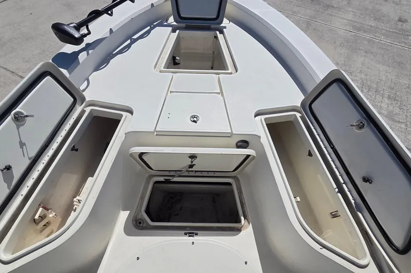 Slide: The Image of 2008 Hydra-Sports Bay Bolt 23 boat deck with open storage compartments. - 4