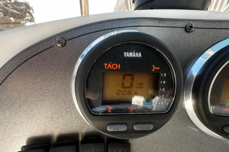Slide: The Image of Yamaha tachometer on 2009 Sea Hawk 210 boat dashboard, displaying 206 hours. - 14