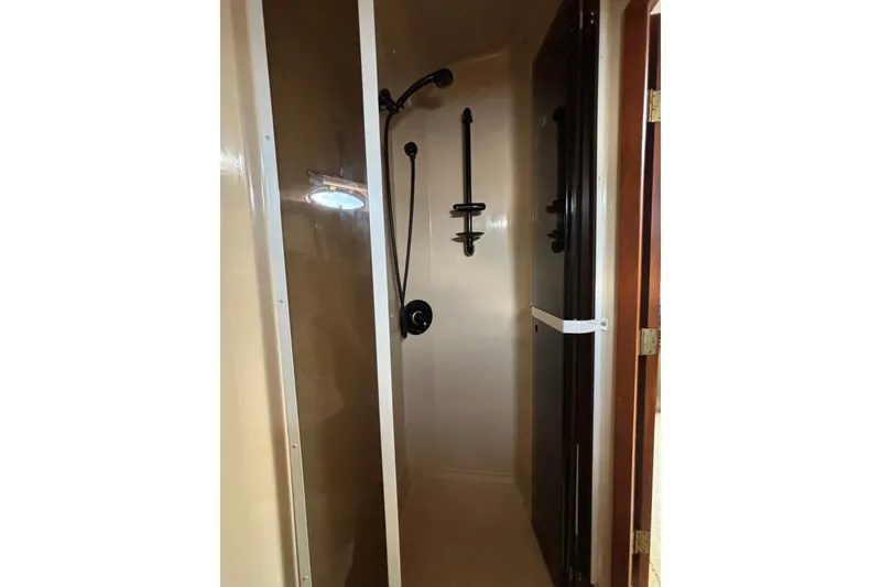 Slide: The Image of Shower area inside a 2000 Cruisers 3870 boat, featuring modern fixtures. - 49